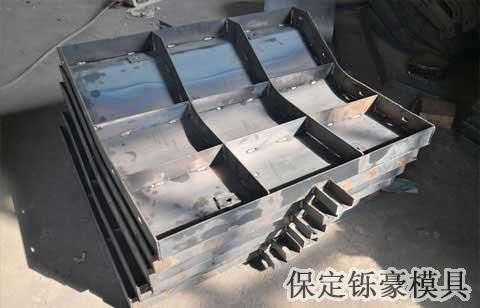 公路防撞墻模具價格 公路防撞墻模具價格